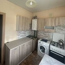 2-к. квартира, 45 м², 1/3 эт.