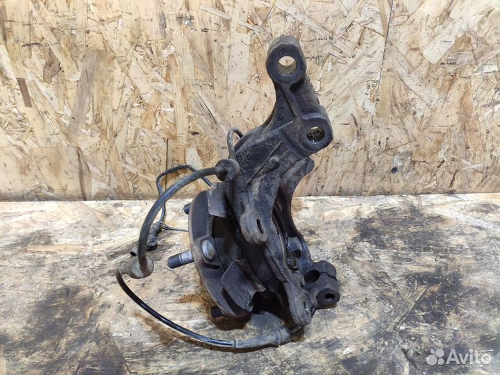 Кулак поворотный правый Nissan Tiida C11