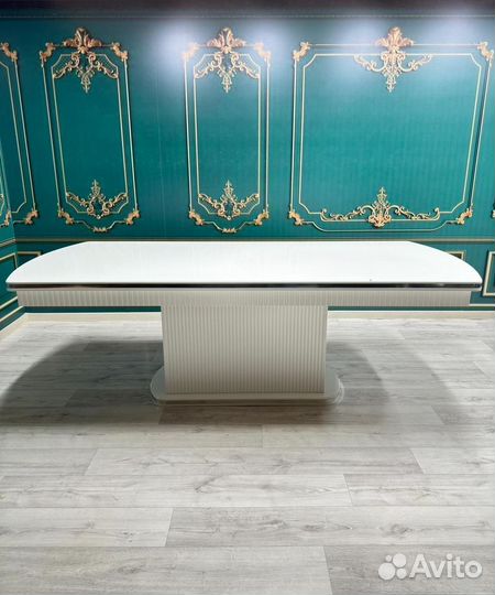 Стол и стулья для кухни. В наличии