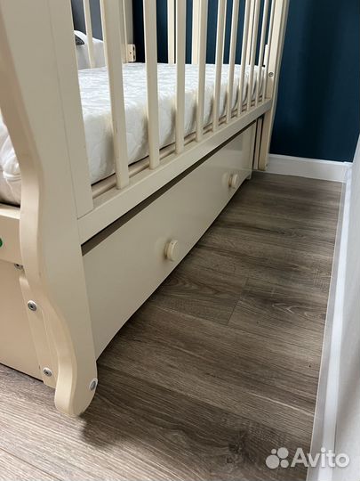 Кроватка и пеленальный комод