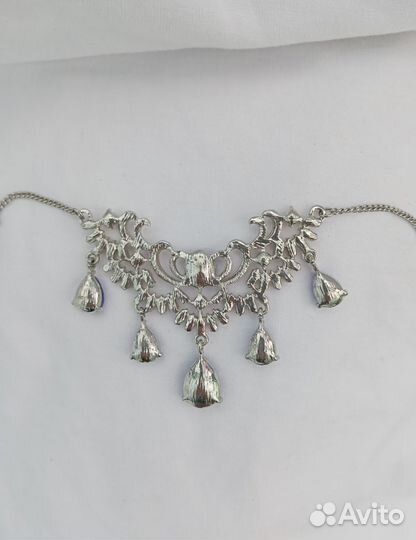 Серебряное ожерелье с сапфирами