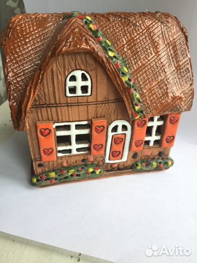 Домик из глины для свечи