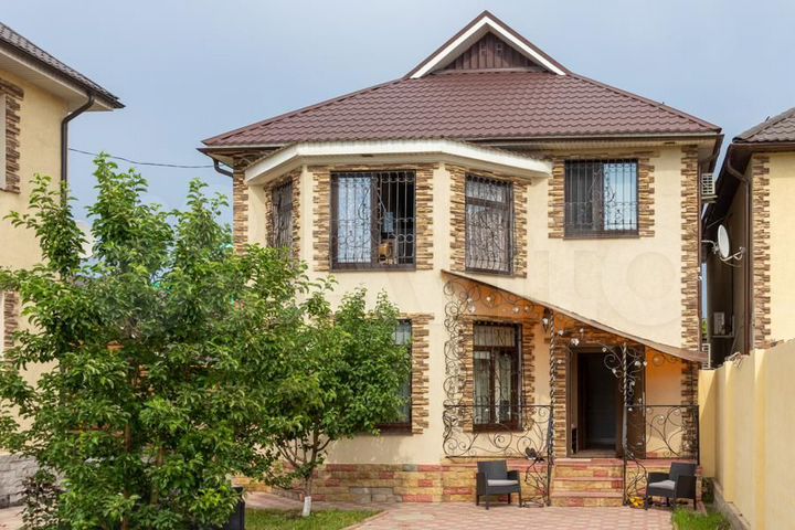 Дом 192 м² на участке 4 сот.