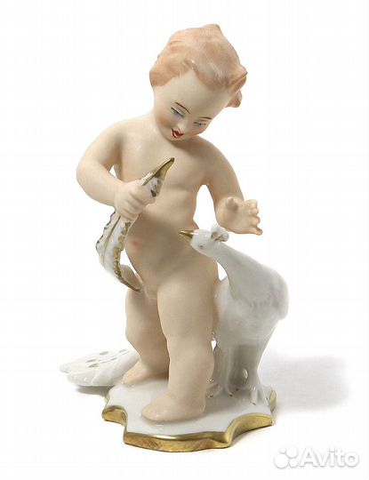 Фарфоровая фигура 