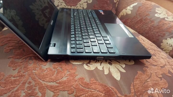 Ноутбук Samsung процессор AMD A6 память 6гб