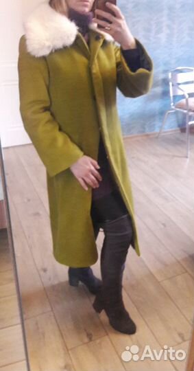Пальто с меховым воротником