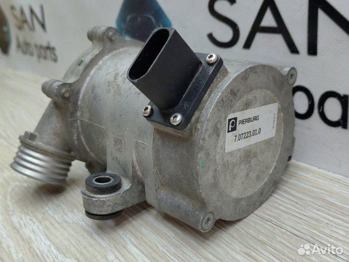 Помпа Bmw 3 F30 N20B20B 2012