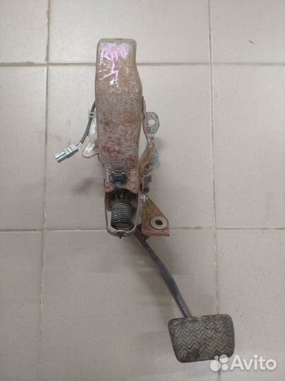 Педаль тормоза Toyota Rav 4 ACA30