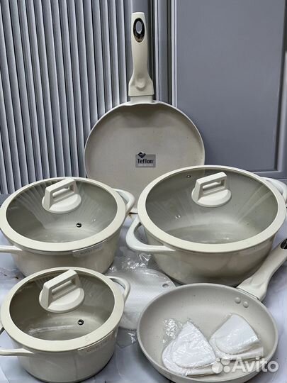 Набор кастрюль и сковородок новый