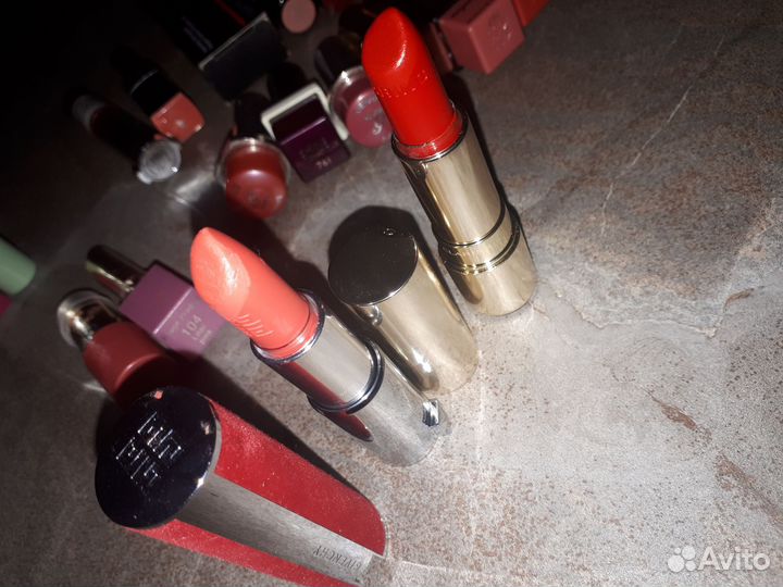 Помады и блески для губ люкс