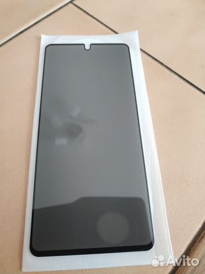 Защитные стекла на телефоны, чехлы