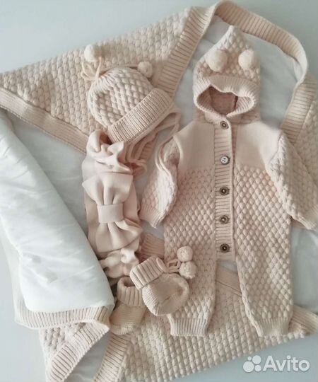 Новый комплект на выписку для мальчика и девочки