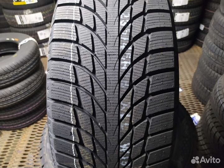 Kumho WinterCraft Ice Wi51 235/45 R18 98T