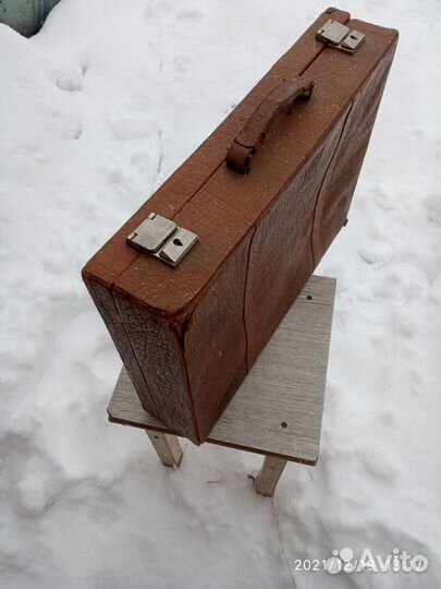 Чемоданы из времен СССР см. фото