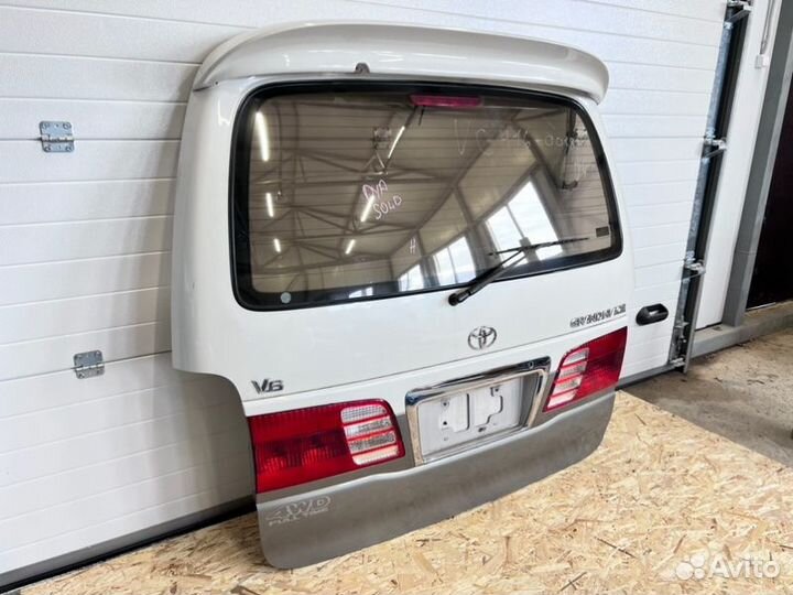 Дверь багажника задняя Toyota Grand Hiace VCH16