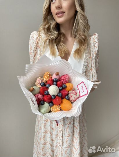 Боксы из клубники и цветов