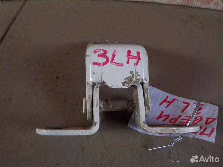 Петля двери нижняя задняя левая Toyota Corolla