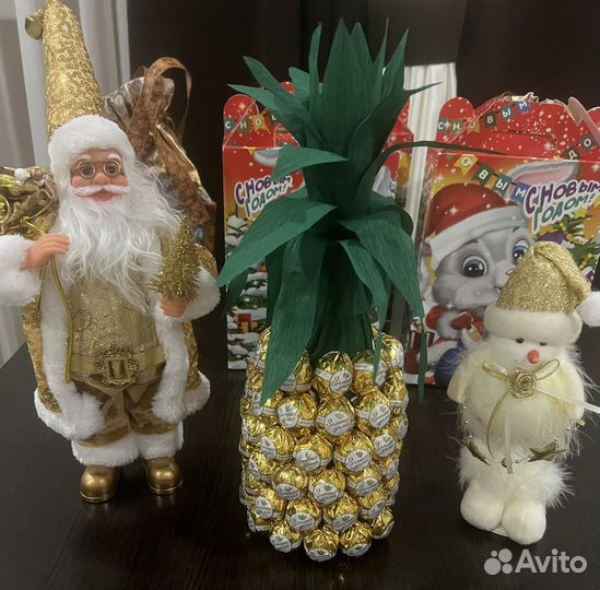 Ананас из конфет