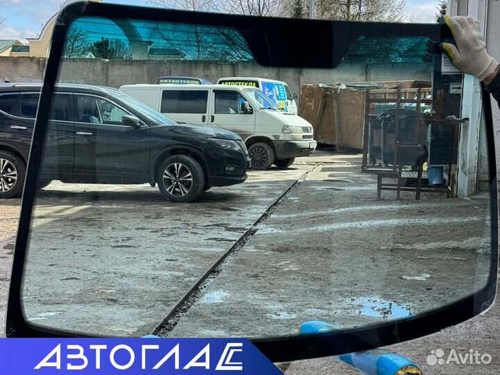 Стекло лобовое Range Rover Sport с окном под дд