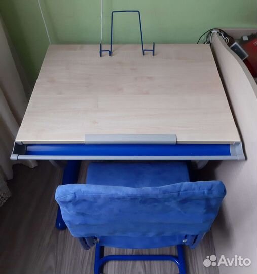 Школьная парта и стул