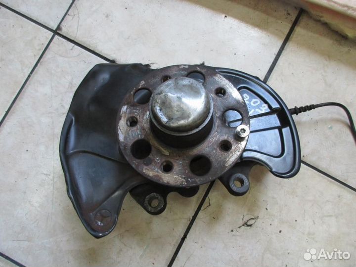 Кулак поворотный передний левый w203 C-class 27