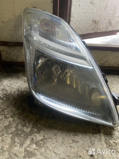 Фара Toyota Prius 20 правая