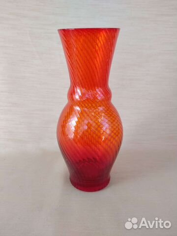 Ваза красное стекло