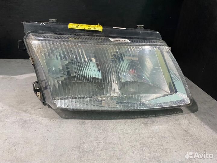 Фара передняя правая VW Passat B5