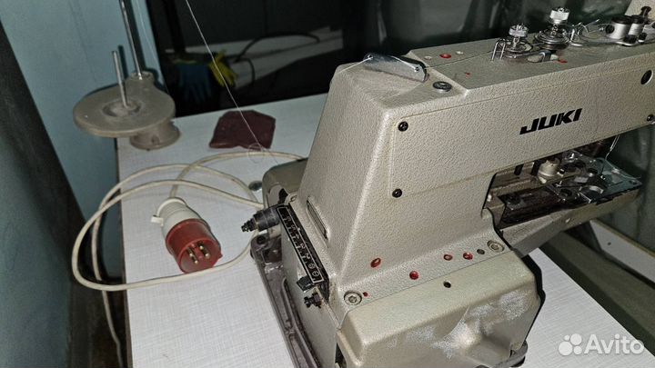 Пуговочная машина и петельная машина juki
