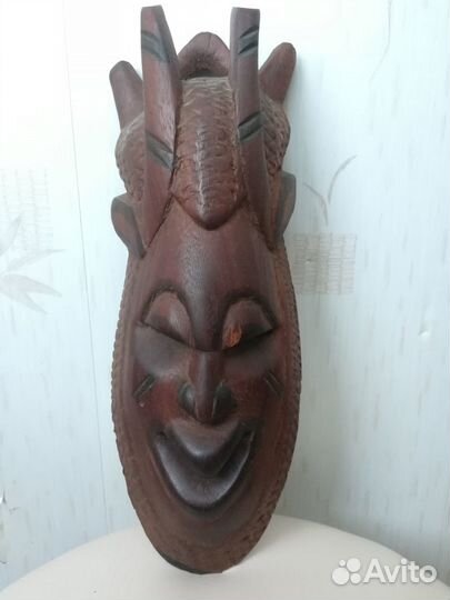 Маска из дерева Ангола