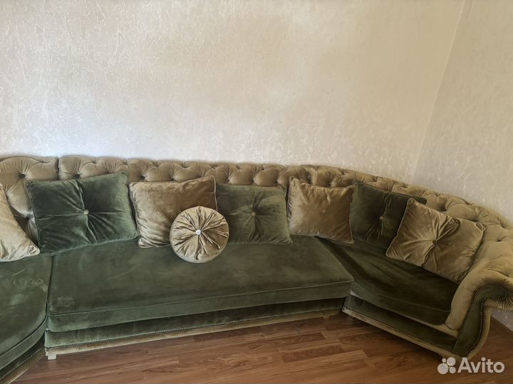 Большой угловой диван