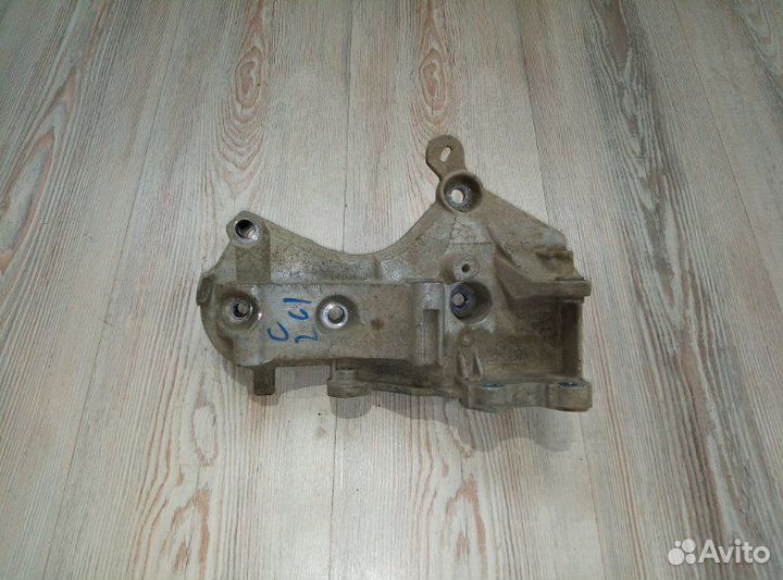 Кронштейн крепление навесного оборудования площадк