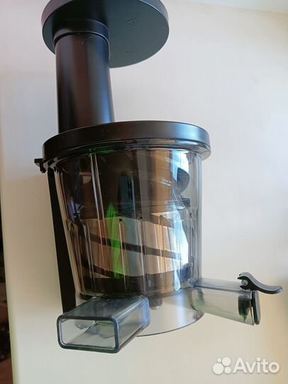 Соковыжималка шнековая redmond RJ-930S