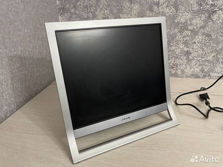Монитор Sony sdm-hs75