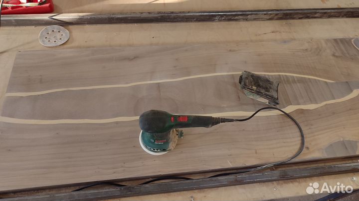 Столы, фасады кухонные, двери под заказ