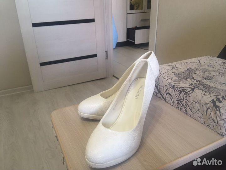 Туфли белые 37