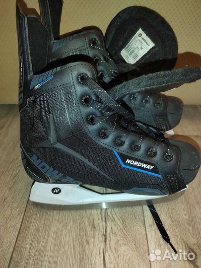 Коньки хоккейные