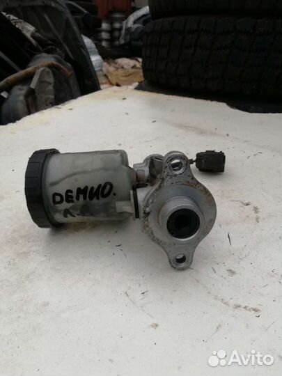 Главный тормозной цилиндр Mazda demio 1