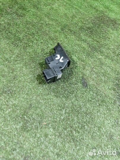 Кнопка стеклоподъемника Volkswagen Polo SED RUS