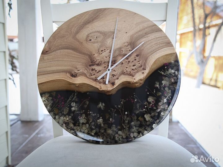 Часы из слэба капового карагача и эпоксидной смолы