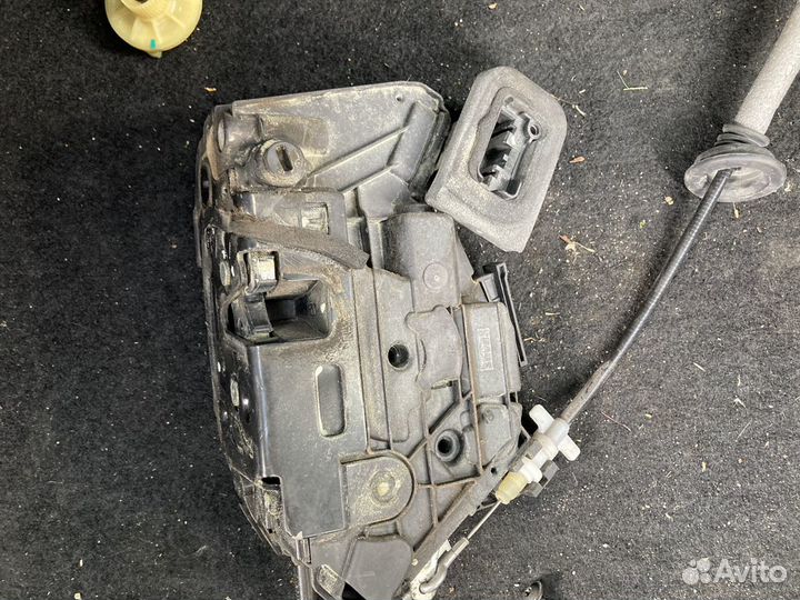 VW Polo замок двери задней левой