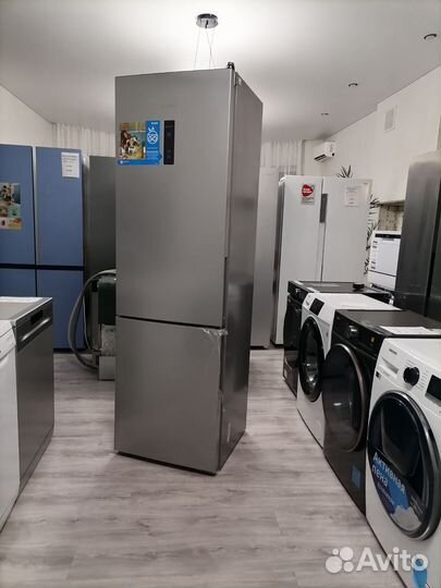 Новый холодильник Индезит серый No Frost 2 метра