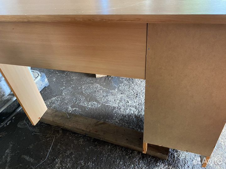 Стол письменный