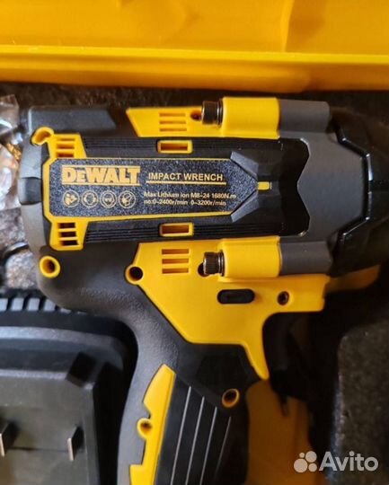 Аккумуляторный гайковерт DeWalt 800 Нм (Арт.75000)