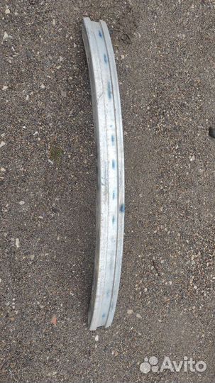 Усилитель переднего бампера пассат б5