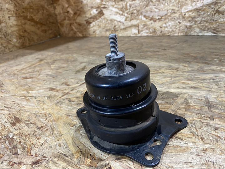 Опора двигателя правая Skoda Fabia 2 00-15