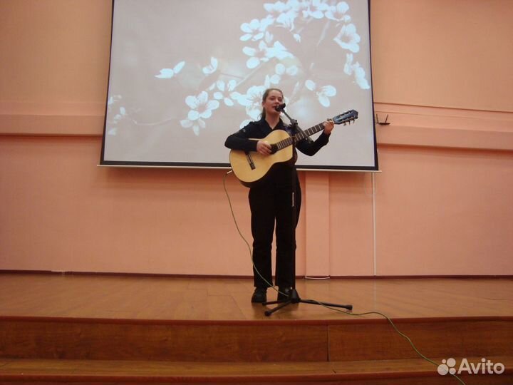 Гитара, вокал, режиссура песни