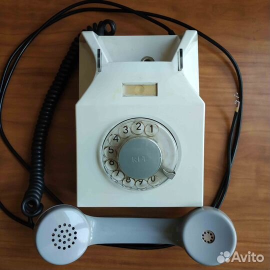 Дисковый телефонный аппарат времен СССР