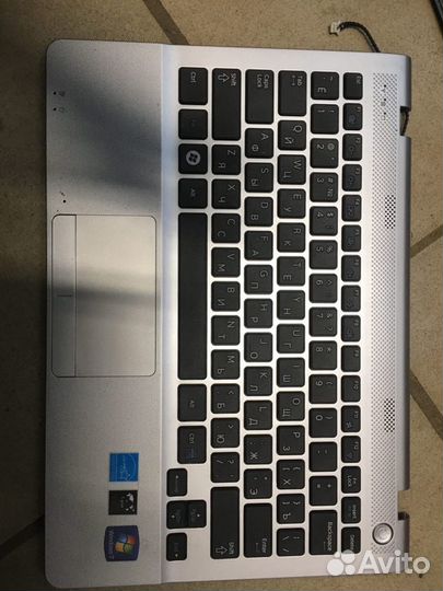 Топкейс с клавиатурой Samsung NP305U1A