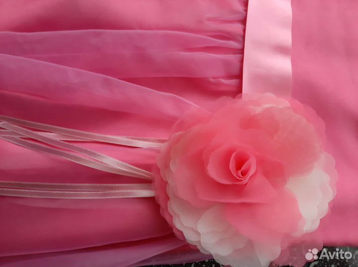 Нарядное платье для девочки 140